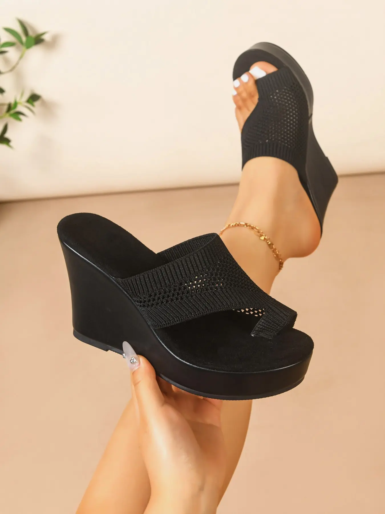 2026 women's summer slope heel flip flops, breathable mesh sandals, elegant and comfortable PU platform slippers, suitable for daily use and holidays, Mother's Day, Fashionable Wedge Shoes