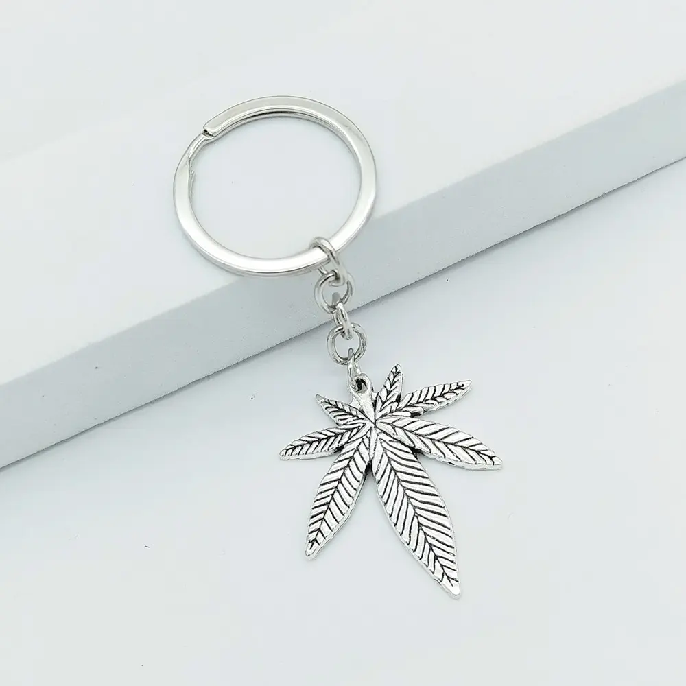 Creative Maple Leaf Keychain, Car Key Chain Charm for Men Women, Key Ring Accessory