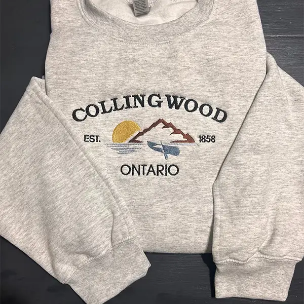 Embroidered Collingwood OntarioSweatshirt, Vintage Canada Crewneck, Travel Souvenir Sweater