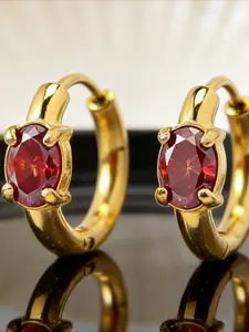 1 Pair 0.5Carat Stylish and Sparkling Oval Red Synthetic Moissanite Golden Circular Ear Stud Earrings, A Chic and Personalized Jewelry, Cherished for Dinner Party Wear, But Also Can Be Worn Daily