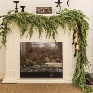 With fluffy and dense vines, it is suitable for the Christmas holiday season as indoor and outdoor home decoration. Length: 6 feet.