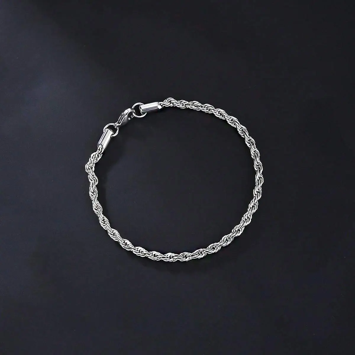 Fashionable and Minimalist Spiral Twisted Texture Silver Bracelet, Full of Three-dimensional Sense and Luster, Suitable for Men's Daily Wear or Holiday Gifts