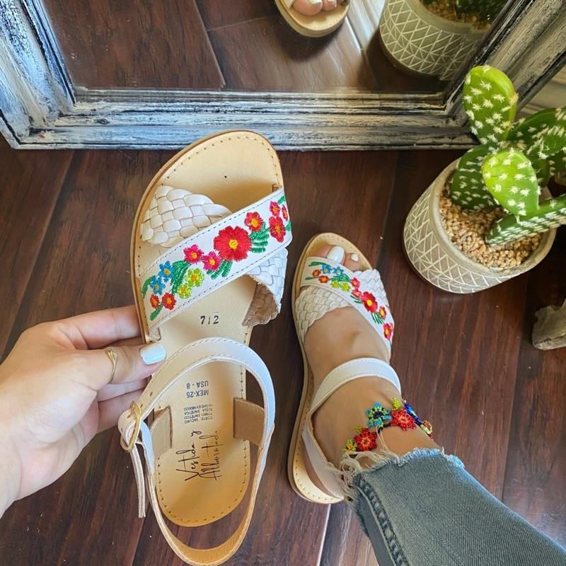 Handwoven Mexican Huarache Sandals Women's Wide Fit Floral Embroidery Natural Leather Open Toe Shoes Made in Michoacan