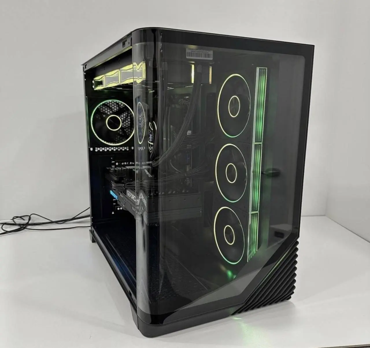 NEW AMD Ryzen 9 9950X3D GAMING PC / RTX 5090 / 6TB M.2 SSD / 128GB DDR5 RAM