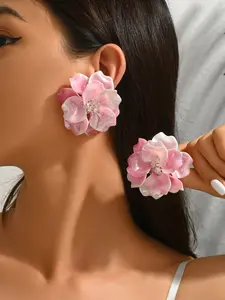 A pair Boho Style Handmade Flower Earrings, Floral Stud Earrings, Summer Vintage Floral Jewelry, Perfect for Parties, Weddings, Gifts for Women Daily Wear, Vacations, Proms, Music Festivals, Gifts for Valentine's Day, Mother's Day, Women's Day