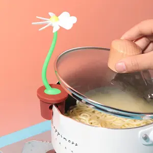 Kitchen Utensils Magic Soup Pot Accessory: Rotating Daisy-Shaped Anti-Overflow Pot Lid Riser, Cute Heat Dissipation Tool