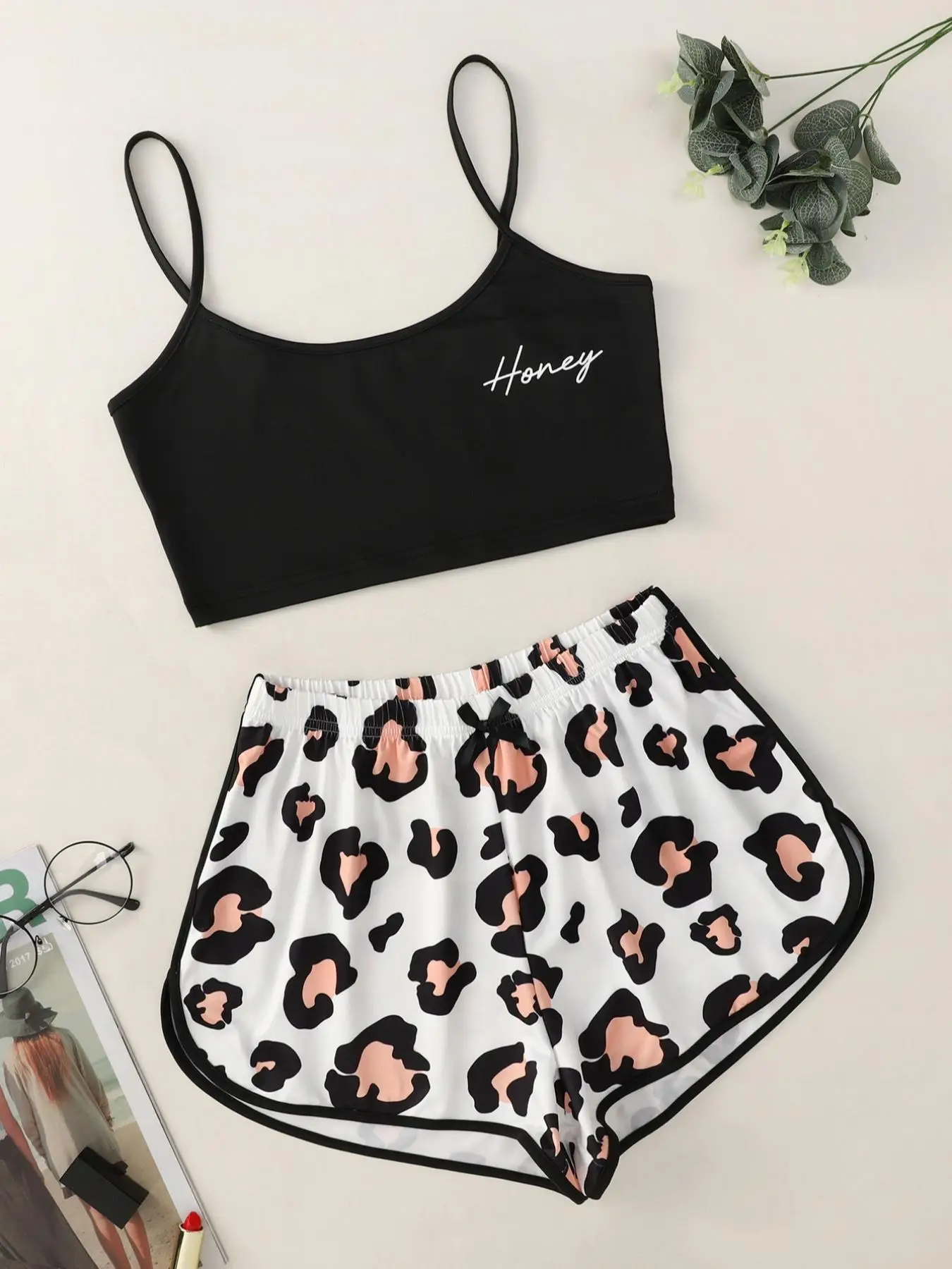 Two-Piece Set Women's Leopard Print Pyjama Set, Fashion Sleeveless Cami Top & Elastic Waist Shorts, Women's Cute Sleepwear Loungewear for Summer, Loun