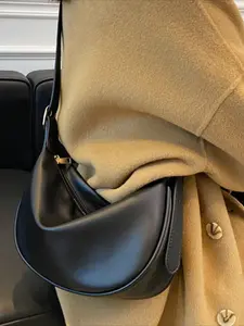 Soft leather dumpling bag | Unique niche design, ultra versatile for both commuting and shopping.