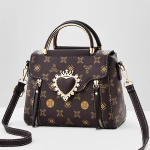 MiniHeart-ShapedWomen’sShoulderBag-StylishFloralPUHandbagwithGolden-ToneHardware&DetachableCrossbodyStrap,MultipleCompartments,andDiamondPatternDesigninWhite/Black/Green,SmallPurse