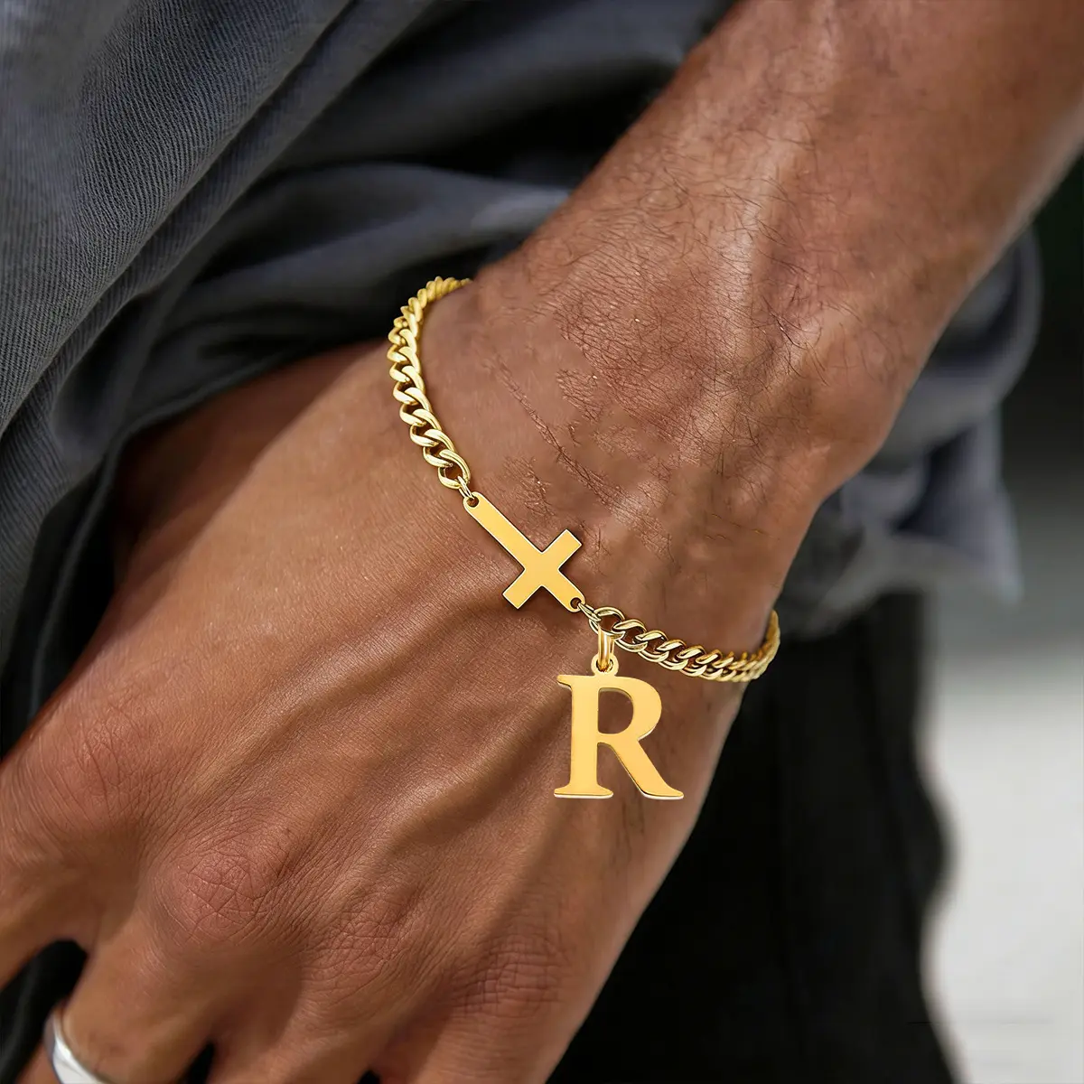 R