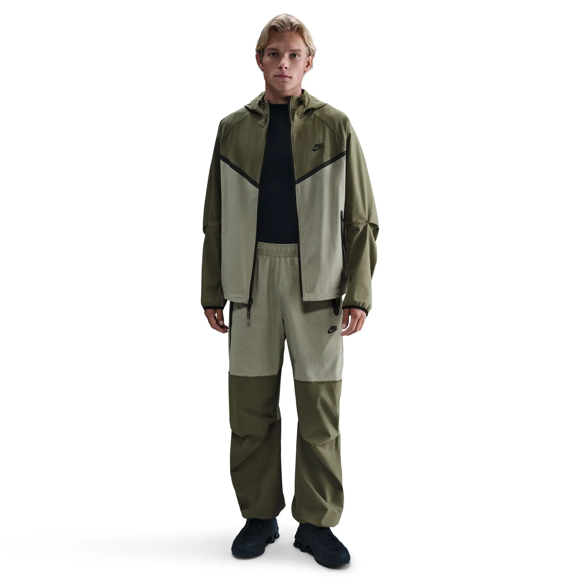 NIKE Men's Tech Woven Jacket, Lightweight Breathable Nylon Spandex with a Loose Fit, Adjustable Hood and 2-Way Zipper