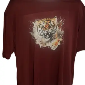 Soft Smooth Silky All Weather Cheeta T Shirt, Unisex Elegant High Quality Material L Crewneck Polyester Maroon Comfortable