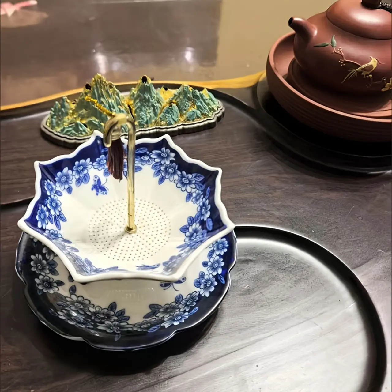 Elegant Aesthetic Blue Floral Ceramic Tea Strainer Set with Tassels, Decorative Umbrella Shape Filter for Home Office Table Decoration, Tea Sets