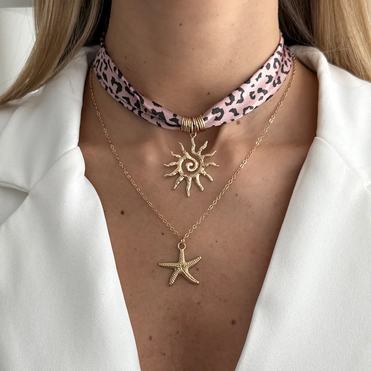 Creative Layered Choker Necklace for Women, Pink Leopard Print Fabric Scarf Chain with Sun & Starfish Alloy Charms, Boho Vintage Stacked Collarbone Statement Necklace