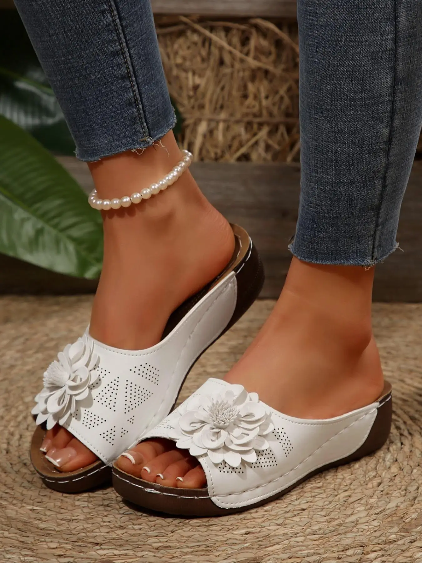 Women's Fashionable Flower Decorated Slip on Sandals, Casual Comfortable Platform Sandals for Summer, Lightweight Breathable Shoes for Daily Wear