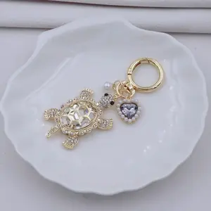 Ocean Style Turtle Keychain Jewelry With Pearl Heart Charm, Elegant Daily Key Ring Ornament, Exquisite Bag Pendant Accessory, Delicate Decorative Charm Suitable for Women And Teen Girls, Ideal Practical Gift Choice for Daily Festival Gifting