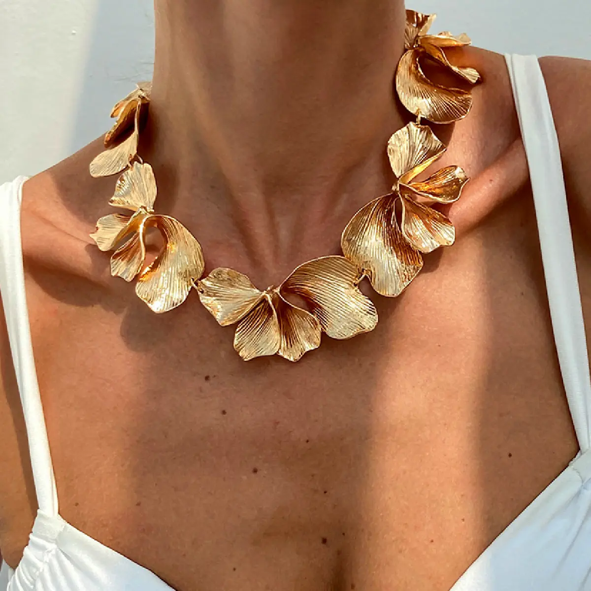 Jewelry irregular pleated petal necklace fashion ins style metal alloy flower necklace