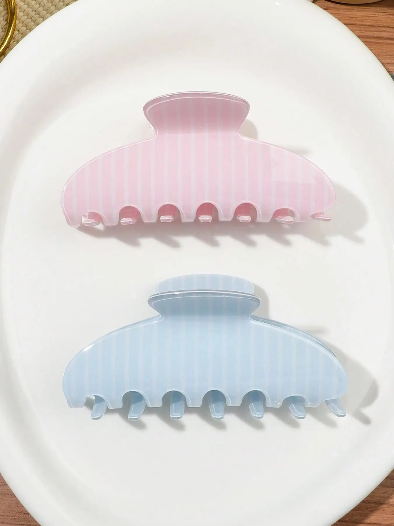 2pcs Blue & Pink Striped Glossy Acrylic Solid Half-Round Hair Claw Clips, Super Cute Clips, Soft & Sweet Style, Elegant Romantic Vibe, Hair Clips For Styling, Versatile For Spring_Summer Outings, Fun Claw Clips, Summer Hair Accessories