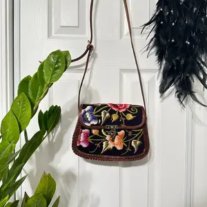 Crossbody bags embroidered real leather Floral