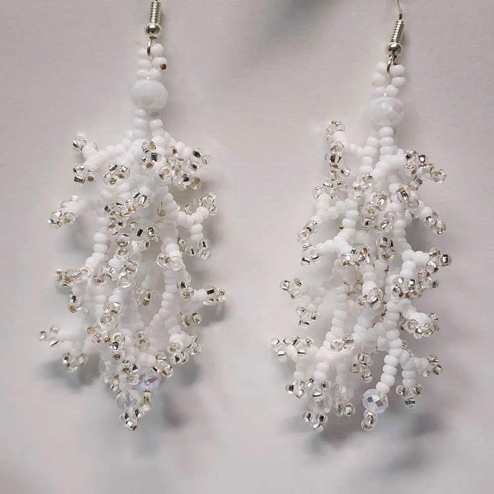 Beaded   Earrings with Vibrant Colors and Intricate Design - Elegant Nature-Inspired Jewelry for Casual and Formal Occasions