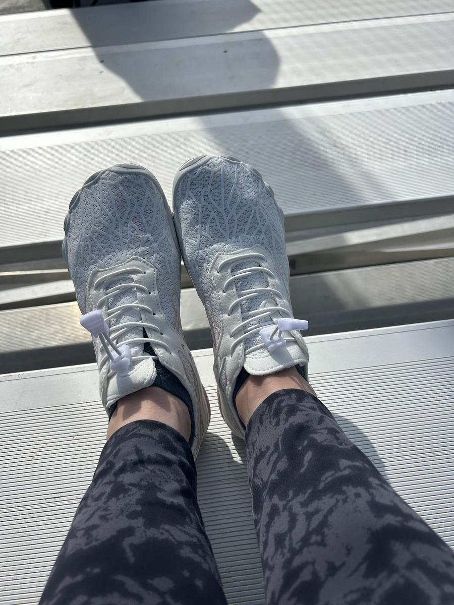 Item: white, Woman 7.5 /Man 6.5