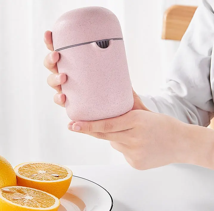 Portable Blender Orange Lemon Juicer Manually Wheat Straw Blender in Pink Color 10x14.5cm Size White Pink Blue Options