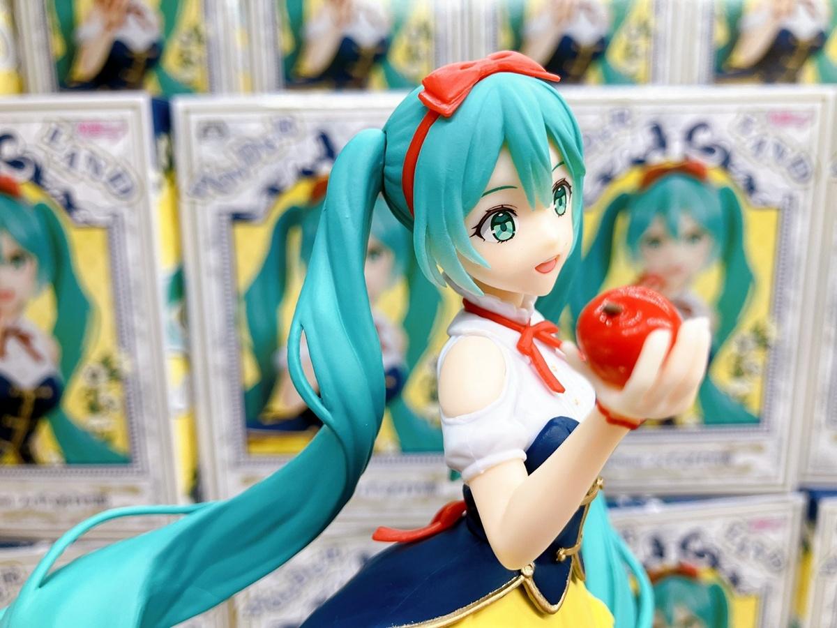 18cm Hatsune Miku Wonderland Shirayuki Hime PVC Official Anime Figure Figurine Collectible Model Table Ornament Fan Collection Holiday & Birthday Gifts