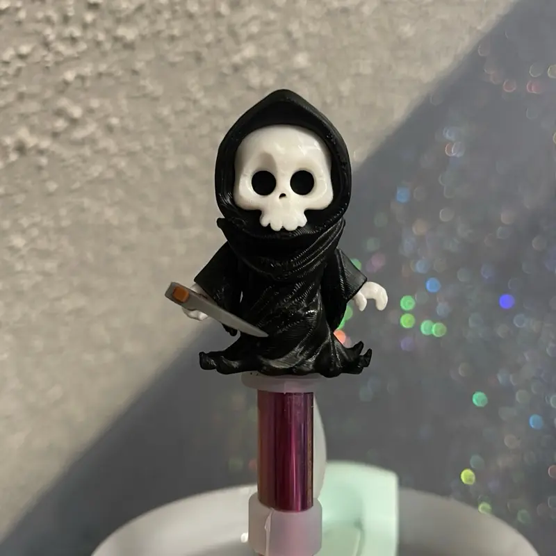 Grim straw topper