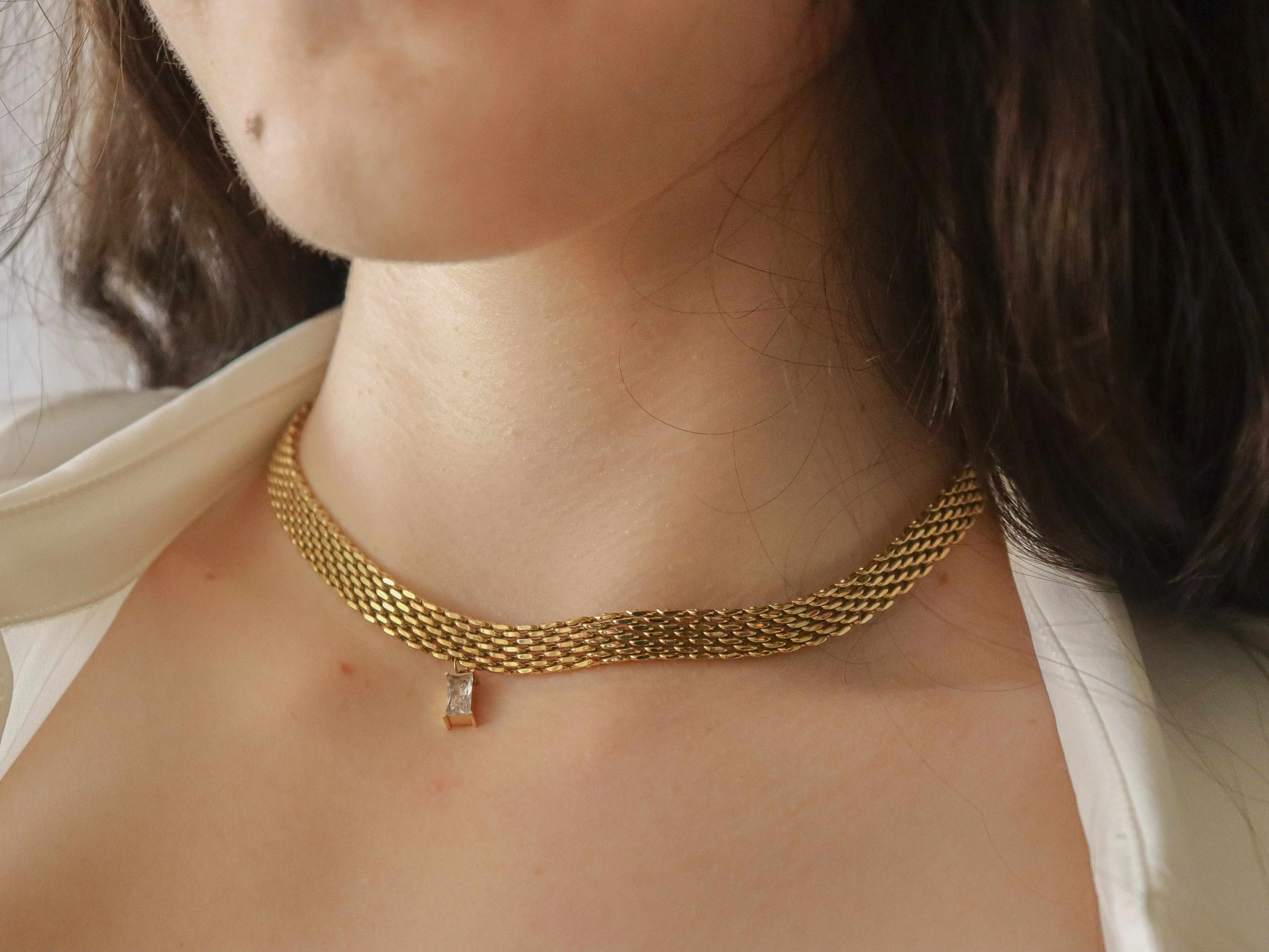 Mesh Necklace with Stones - Stylish and Durable Jewelry