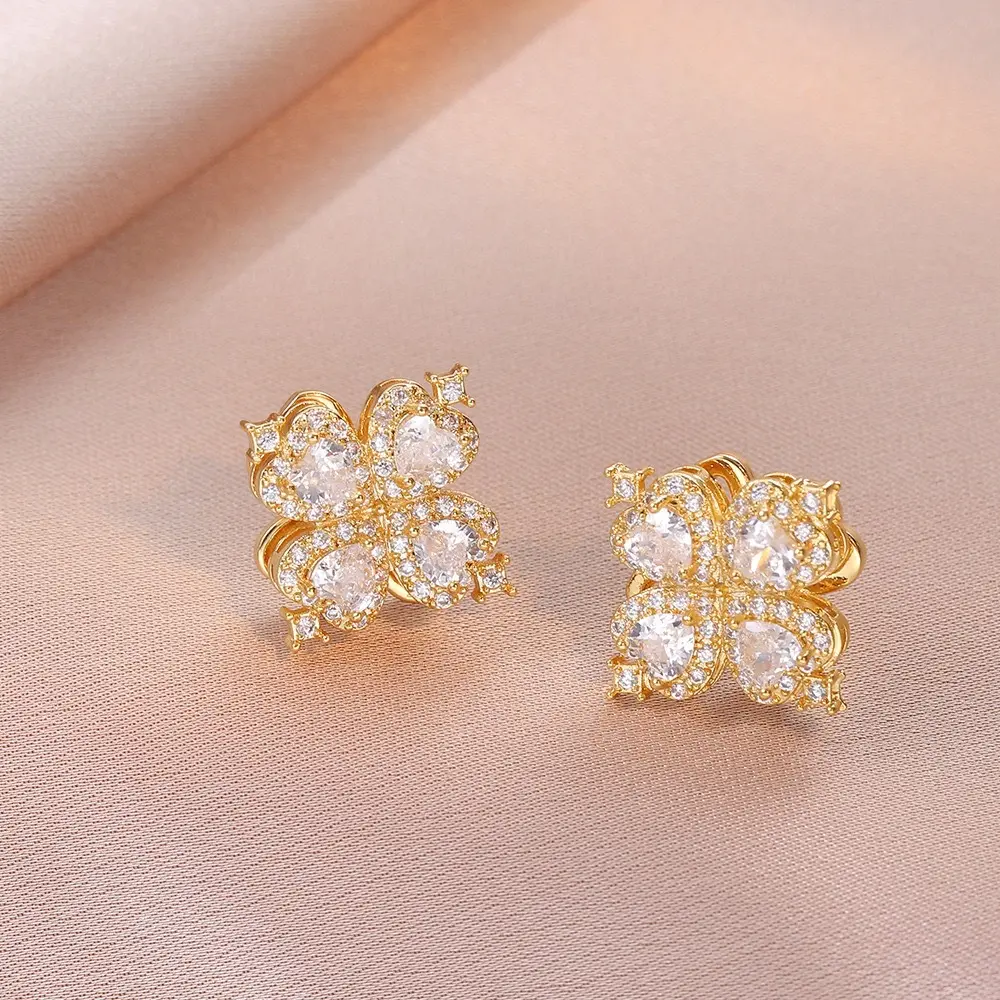 E1095 White Starry Earrings