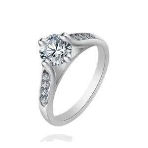 Korean version of popular fashion zircon micro-inlaid lover's wedding ring, electroplated white gold rose gold ring, gift.