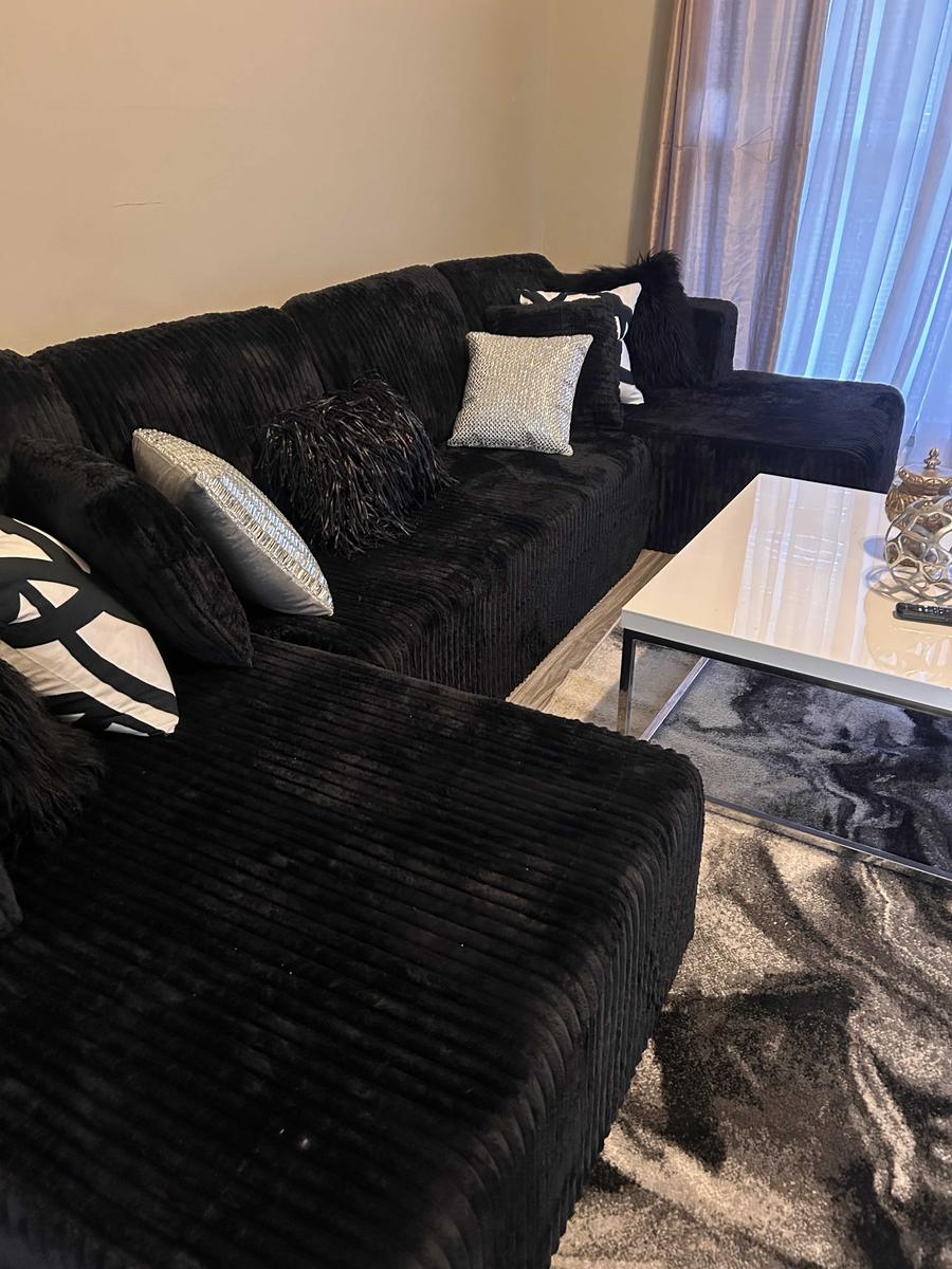 Item: Black + Foam + 5 Seat