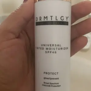 Product Review of DRMTLGY Universal Tinted Moisturizer SPF 46 - 1.7 fl oz Hydrate Skincare Hydrate Skincare Sunscreen Hyaluronic from W**a i**e