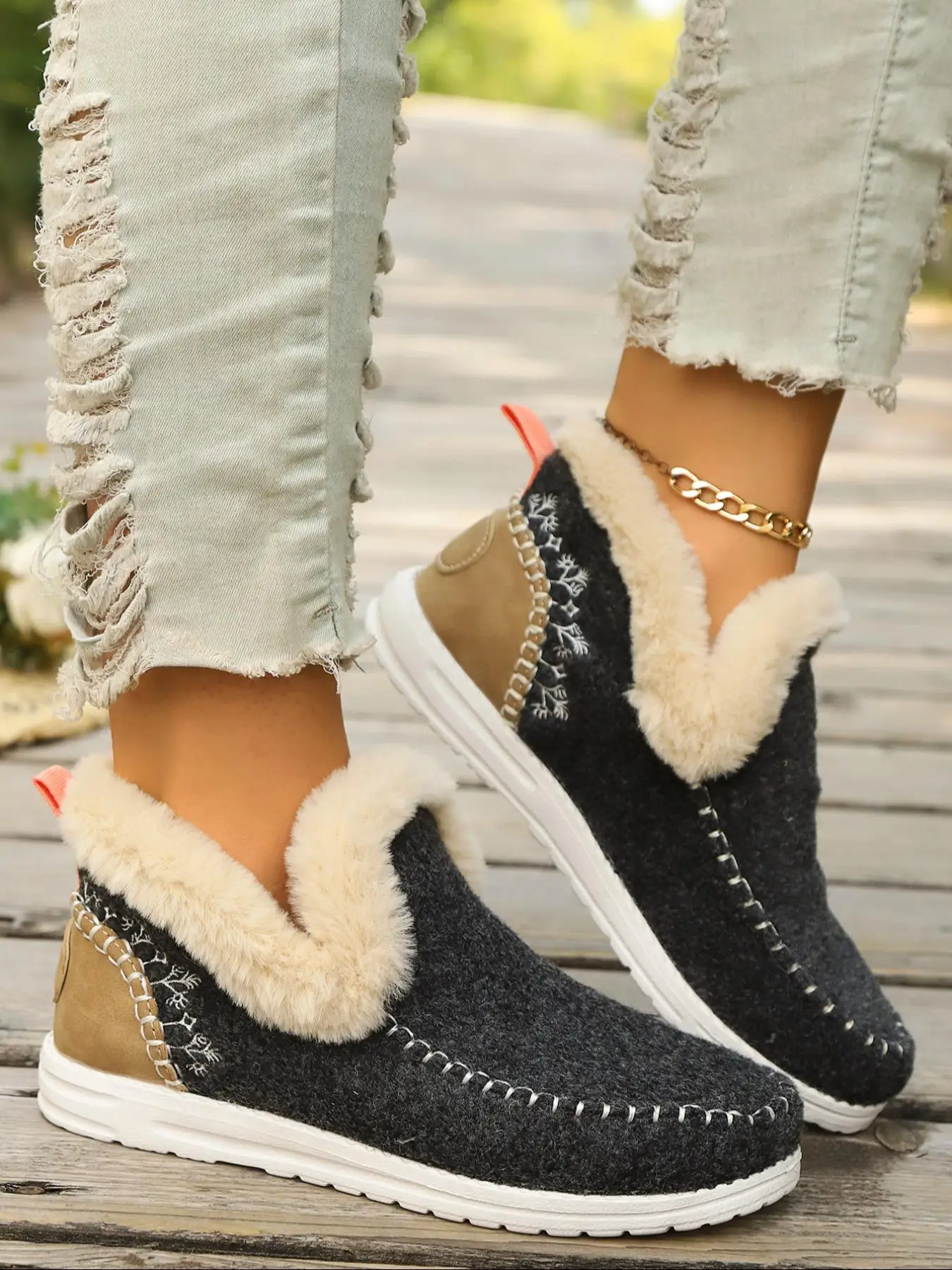 Women's Fashionable Patchwork Design Slip on Sneakers, Casual Comfortable Warm Soft Sole Shoes for Fall & Winter, Female All-match Round Toe Sports Sh