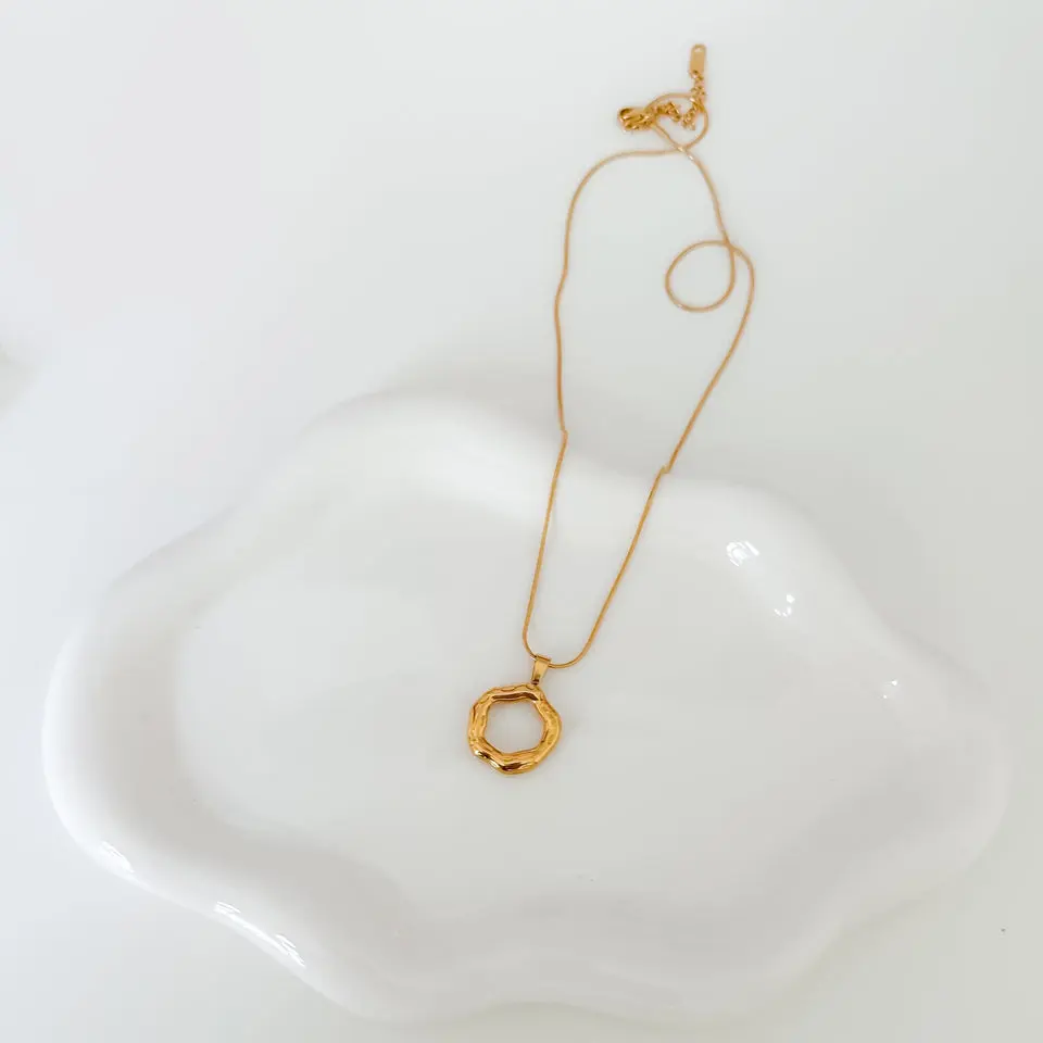 CARRIE NECKLACE CARRIE NECKLACE