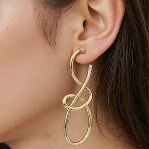 1 Pair of Bold Statement Earrings for Women - Large Round French-Style Vintage Design Golden Hoop, Alternative Personality Exaggerated Hoops Suitable for Daily Wear and Special Occasions, Year-Round Matching Accessory. Includes: Vintage Ear Jewelry