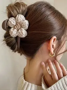 Women's Knitted Flower Hair Clip, Minimalist Claw Clip for Thin Hair, Boho Beach & Winter Hair Accessories