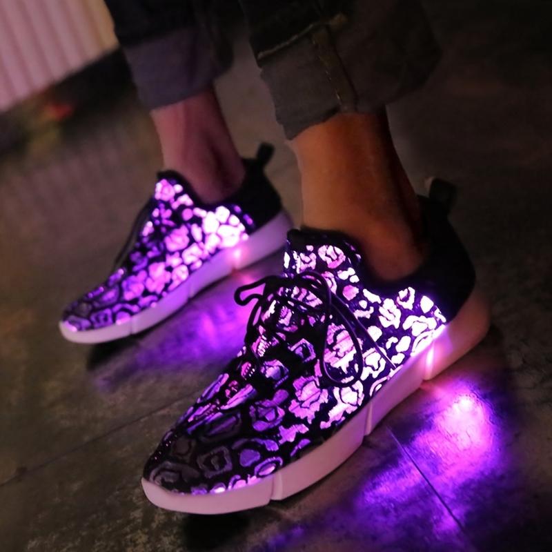 Men's and women's fashionable sports shoes with colorful flashing lights, rechargeable and breathable, suitable for parties, outdoor sports, weddings and daily wear, casual shoes, lace-up style, modern shoes colorful shoelace Men's and women's fashionable sports shoes with colorful flashing lights, rechargeable and breathable, suitable for parties, outdoor sports, weddings and daily wear, casual shoes, lace-up style, modern shoes colorful shoelace