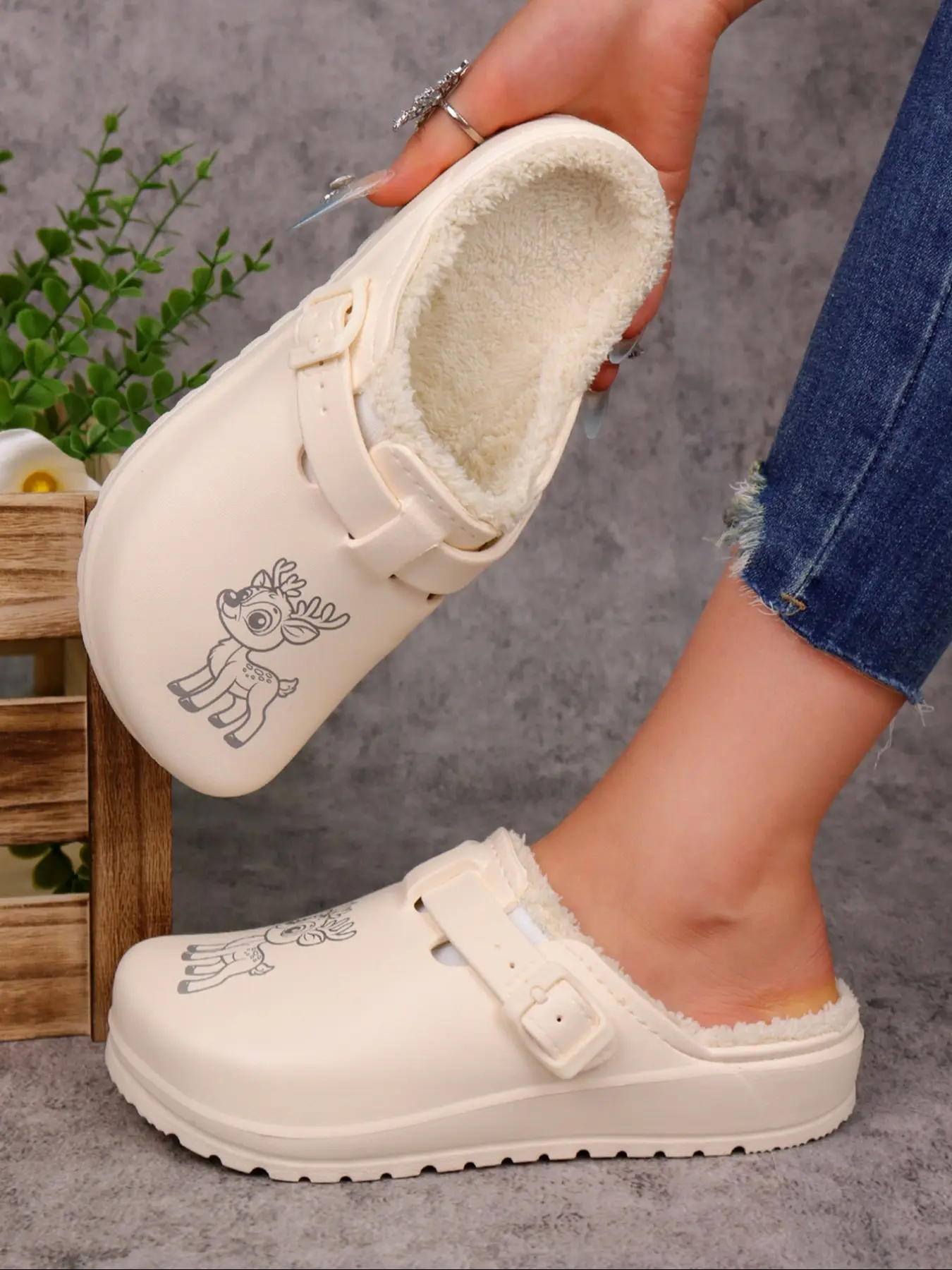 Women's Christmas Eva Non-Slip Shoes, Adjustable Buckle Strap, Cartoon Deer Pattern, Warm Fleece Lining, Durable Winter Footwear, Fluffy House Slippers, Home Shoes