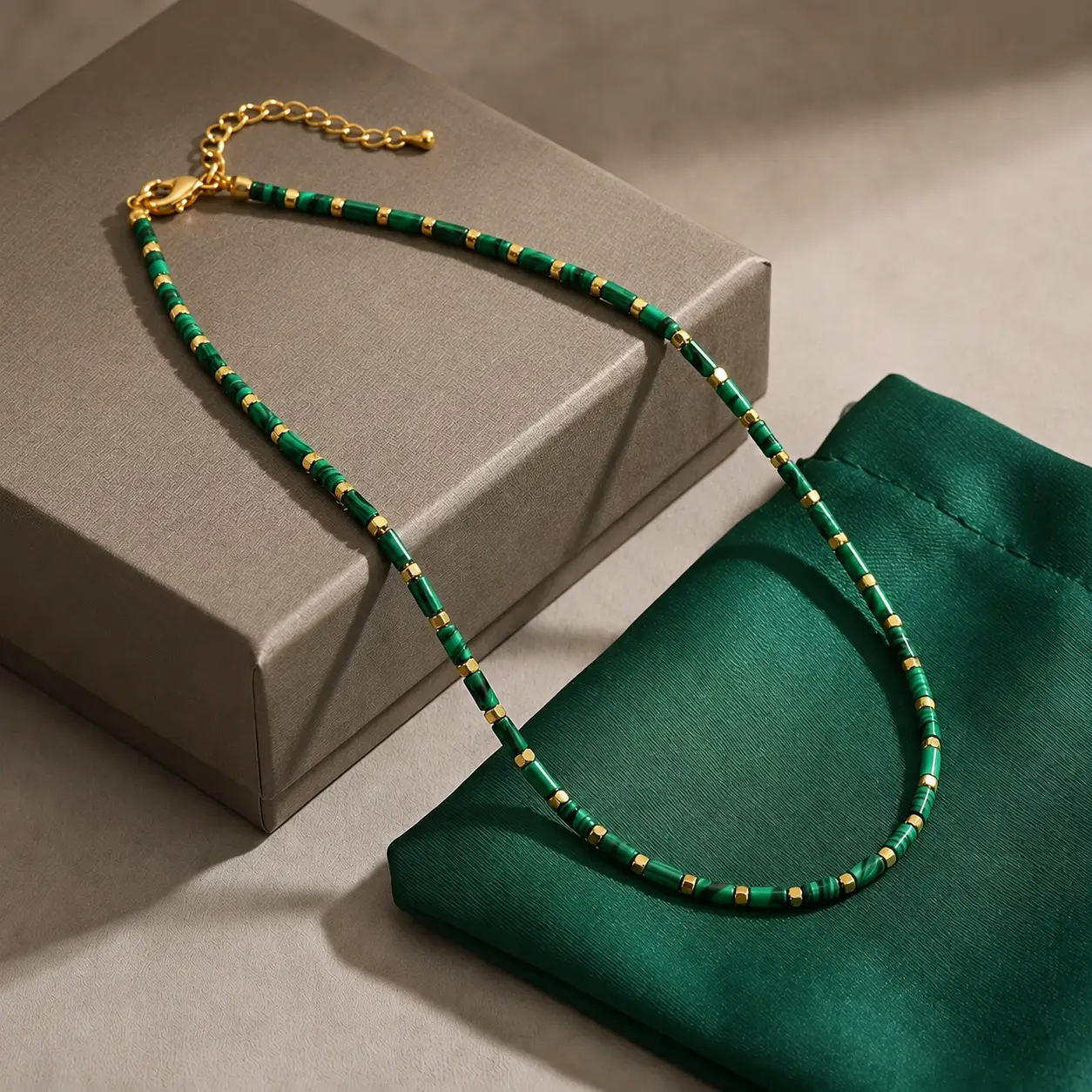 Women's Handmade Layered Malachite Choker Necklace, Stainless Steel Geometric Round Pendant, Beaded Chain, Light Luxury Delicate Collarbone Chain, Everyday Elegant Summer Essential Non-Natural Crystal Necklaces