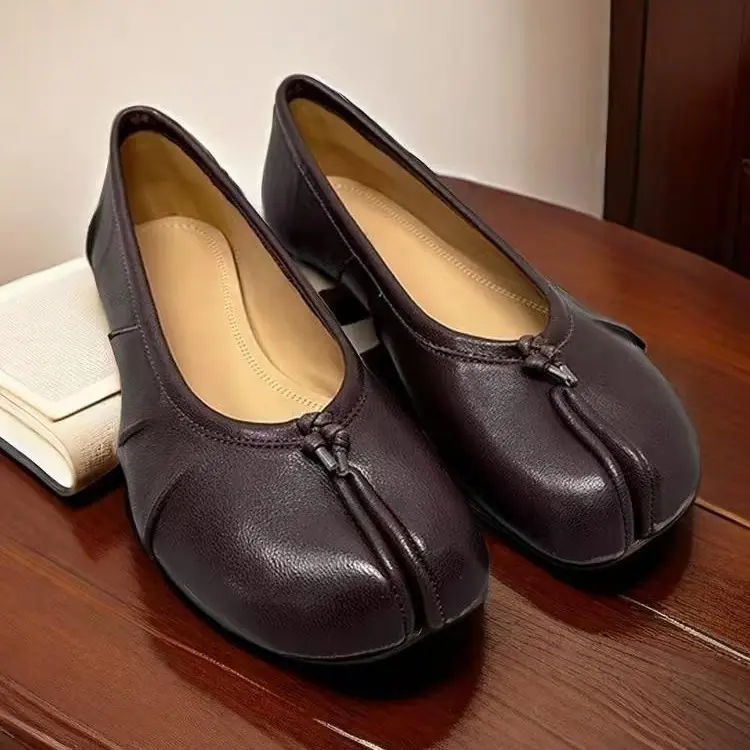 Black and dark brown split-toe ballet flat shoes with pig hoof design; convenient, versatile dance flats for easy wear; unique pig hoof toe contour; lightweight, breathable construction with a non-slip, stable sole; minimalist wardrobe essential; suitable