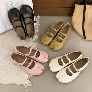 Spring Tabi Ninja Shoes Women Round Spilt Toe Shallow Buckle Ballet Shoes Fashion Eelgant Low Heels Mary Jane Single Shoes