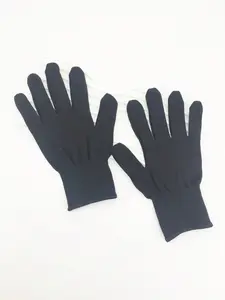 Heat Resistant Gloves for Hair Styling Tools, Protects Hands During Curling & Straightening Processes, Essential Accessory for Salon Use