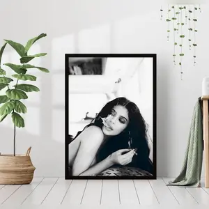 Kylie Jenner Smoking Black And White Vintage Retro Photography Model Celebrity Fashion Girl Room Wall Art Decor Poster Printed Y2K Room Wall Decoration