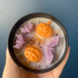 Halloween fest candle- smells like autumn.