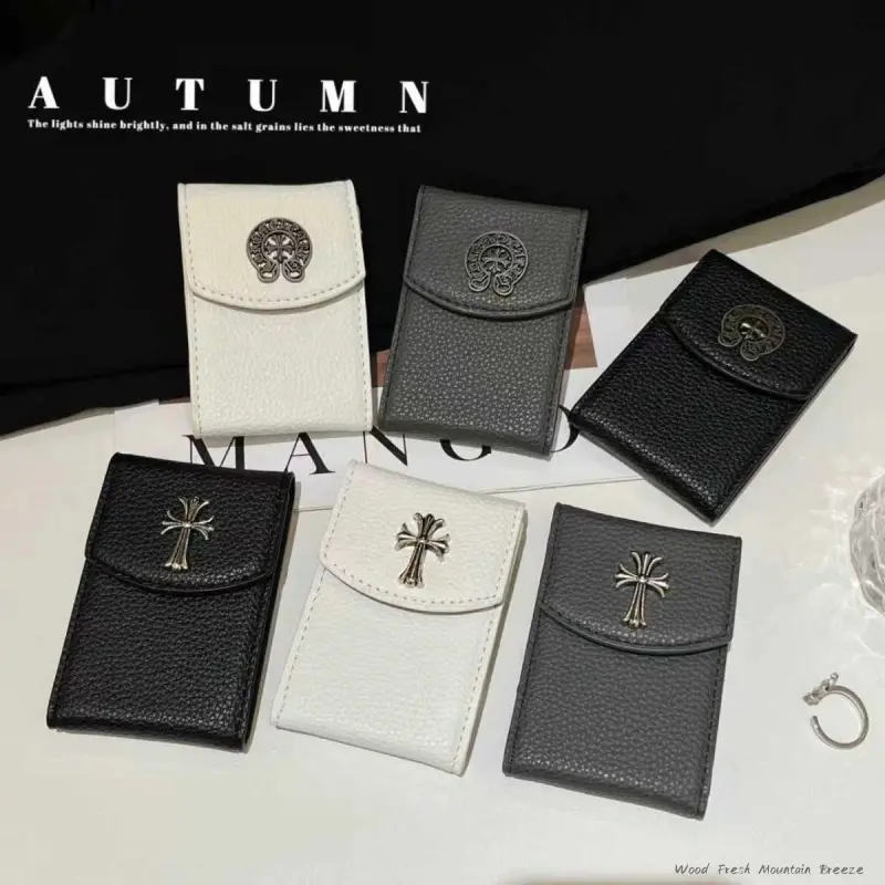 new stylish and minimalist wallet with card slots and a coin pocket – an ideal fashion accessory and key holder