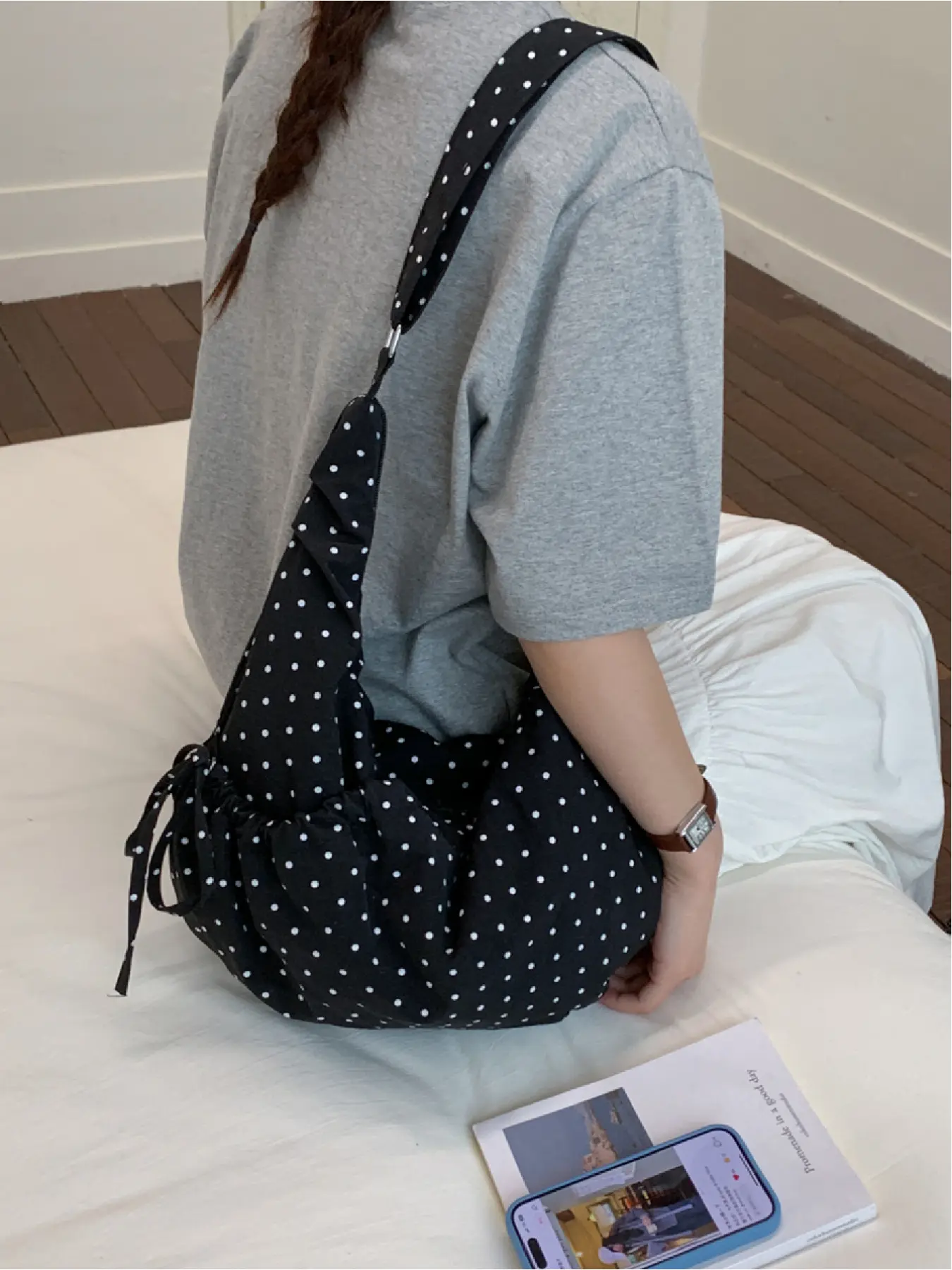 Large capacity casual versatile shoulder bag with polka dot drawstring design, niche and simple crossbody bag, Underarm shoulder purse, underarm bag for daily work, outdoor commuting bag, Crossbody shoulder purses