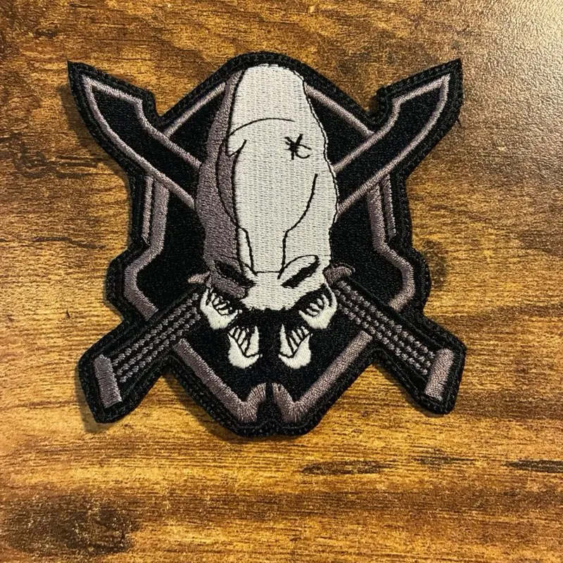 Halo 3 Legendary Skull Motif Embroidered Patch - Durable Stitched Border Sew-On/Iron-On Patch for Gaming Setups, Jackets/Bags, Tactical Gear, 1 Count, 3.51" W x 3.46" H, Hook Backing Available