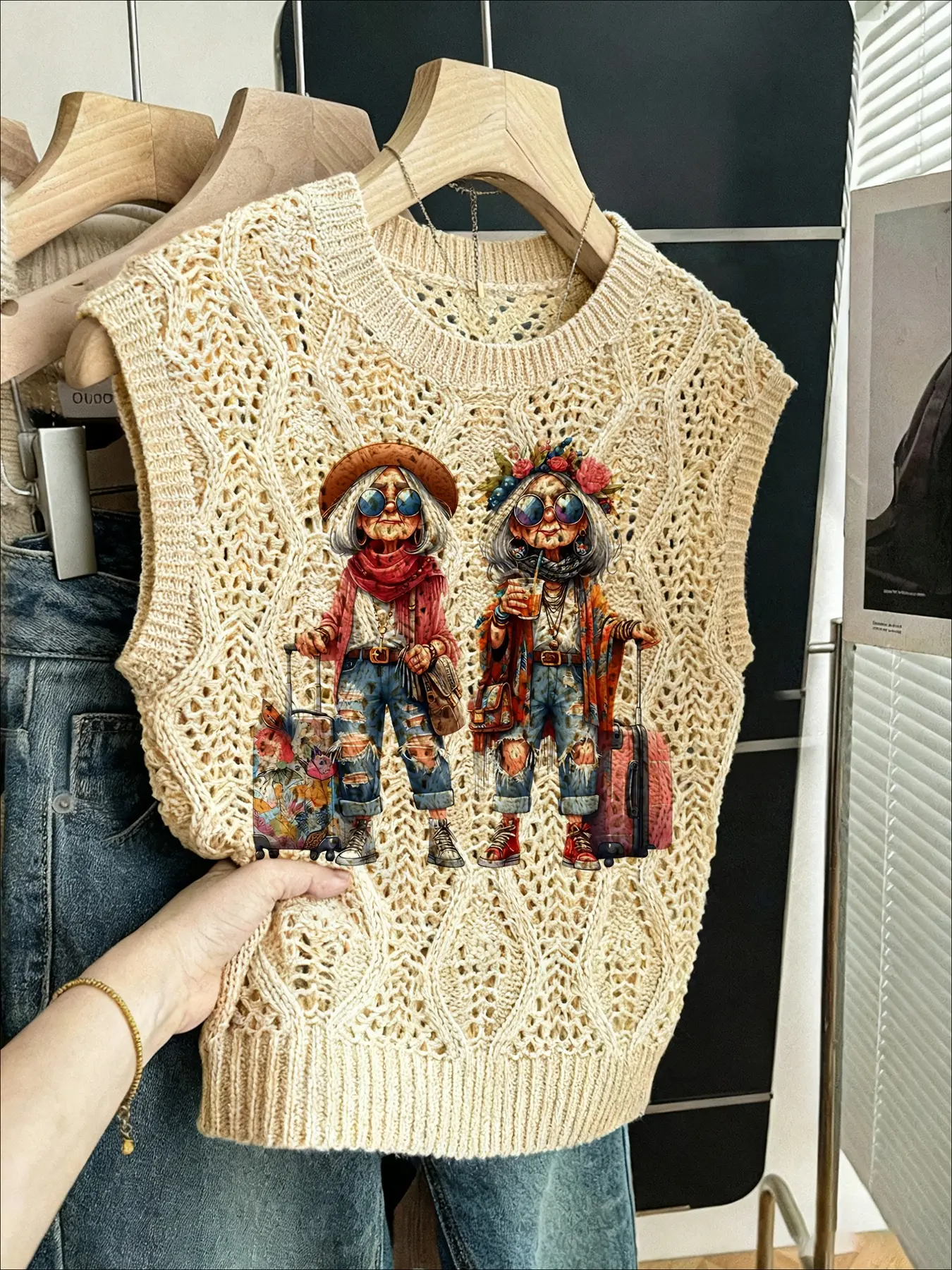Women's Bohemian Style Shopping Sister Print Knit Vest, Round Neck Sleeveless Sweater, Casual Breathable Colorblock Top for All Seasons Womenswear