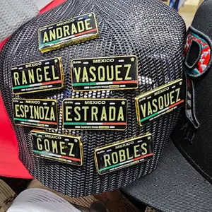 last name, surname pin for caps, apellidos pin, hat accessories, pins de apellidos para gorras